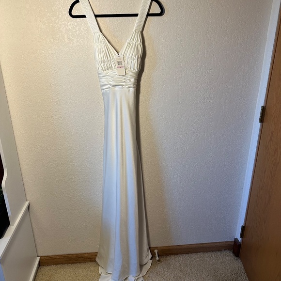 Calvin Klein White Satin Evening Gown – Size 6, NWT - Picture 2 of 8
